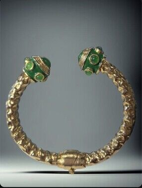 18k Gold Plated Chunky Artisan Hammered Enamel Emerald Cabochon Bangle Bracelet